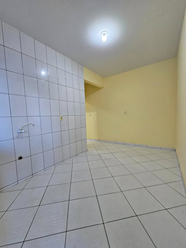 Apartamento para Aluguel Anual com 2 Quartos no Centro de Tijucas/SC – Água e Luz Inclusas